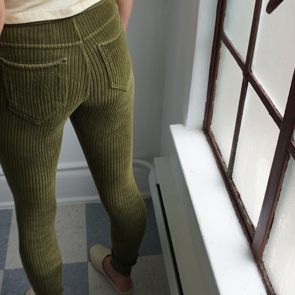 Hue Corduroy Stretch Legging Pants In 